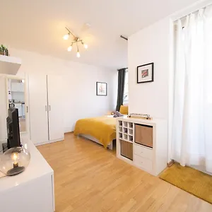 https://studio-shiny-zentral-mit-balkon-messe-kuche.dusseldorf-hotel.net
